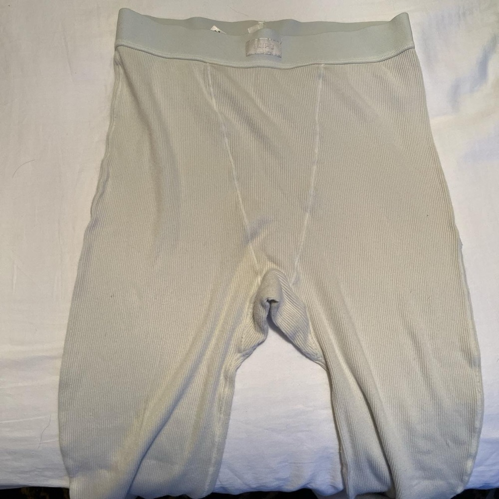 Skims White Leggings Size Medium🤍